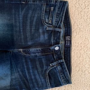 GAP 27 regular crop kick jeans. 83% cotton, 15% poly, 2% spandex. Never worn.